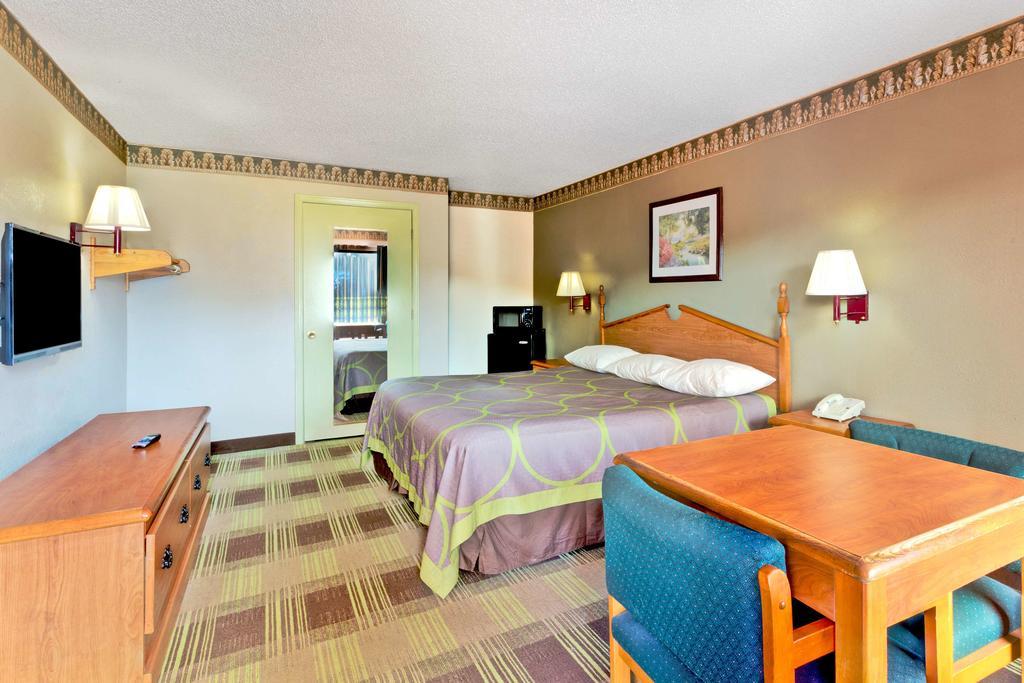 Super 8 Newnan Hotel Kültér fotó